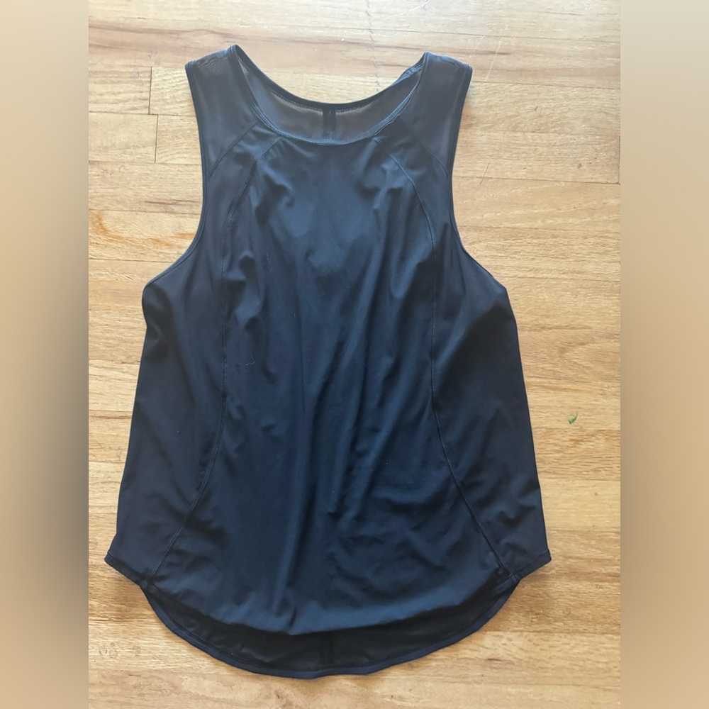 Lululemon black tank. Size 8. EUC